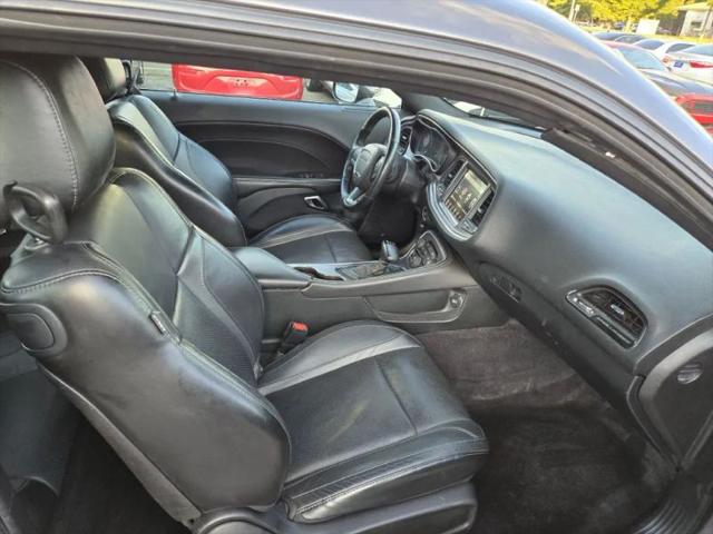 2017 Dodge Challenger SXT Plus