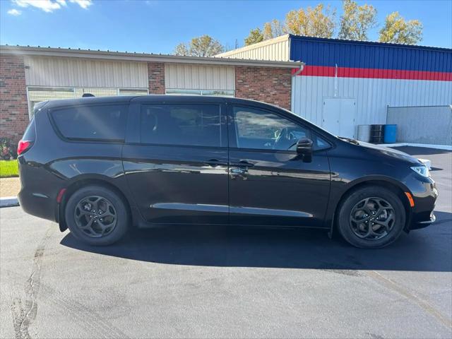 2023 Chrysler Pacifica Hybrid Touring L