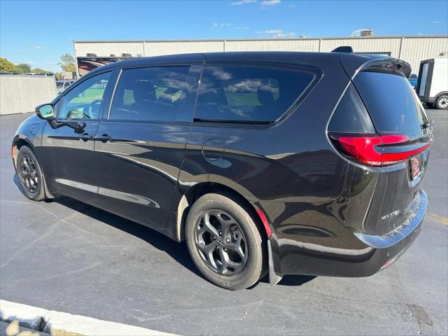 2023 Chrysler Pacifica Hybrid Touring L