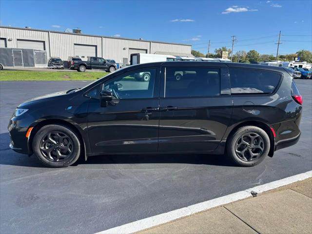 2023 Chrysler Pacifica Hybrid Touring L