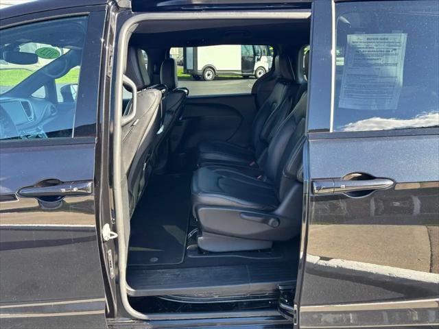2023 Chrysler Pacifica Hybrid Touring L