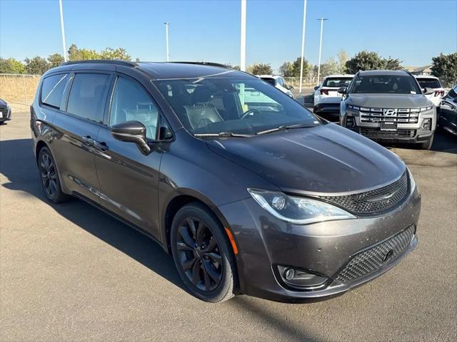 2019 Chrysler Pacifica Limited for sale in Hanford, CA