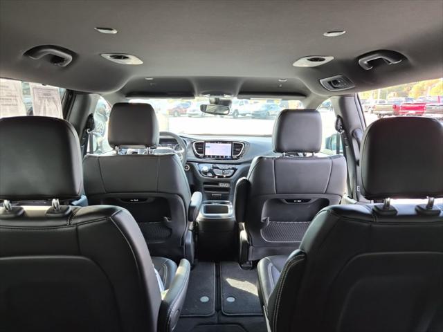 2025 Chrysler Pacifica Select
