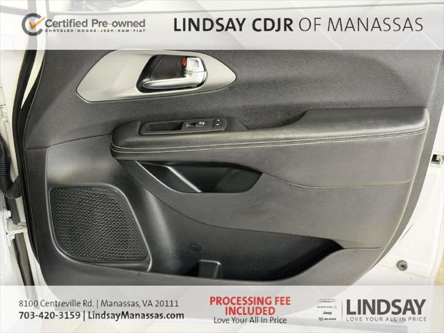 2025 Chrysler Pacifica Select