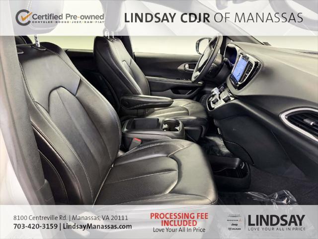 2025 Chrysler Pacifica Select