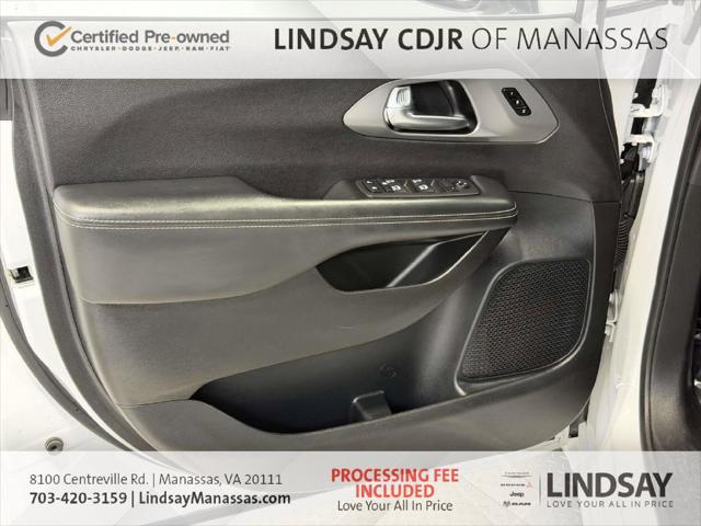 2025 Chrysler Pacifica Select