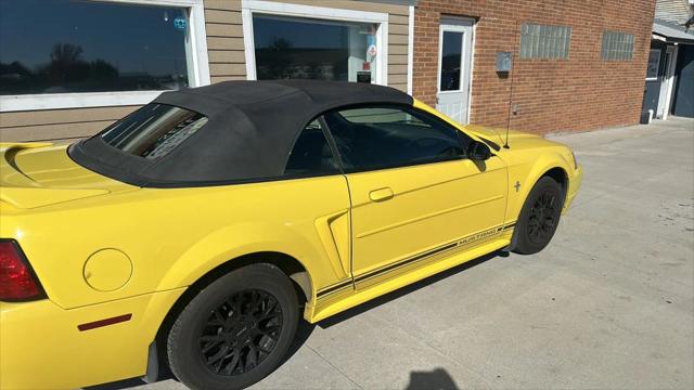 2001 Ford Mustang Premium Convertible 2D