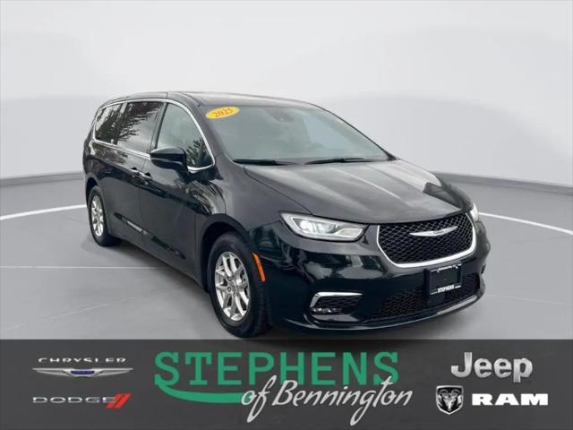 2025 Chrysler Pacifica Select for sale in Bennington, VT