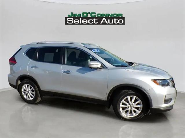 2017 Nissan Rogue SV for sale in Oconomowoc, WI