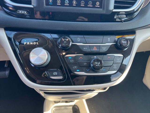 2021 Chrysler Voyager LXI