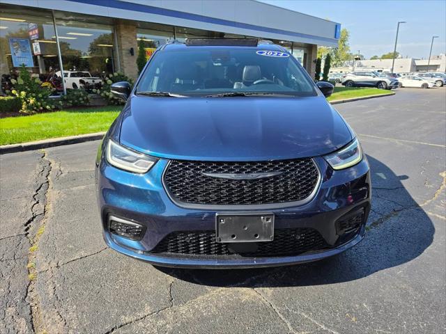 2024 Chrysler Pacifica Hybrid Premium S Appearance Pkg