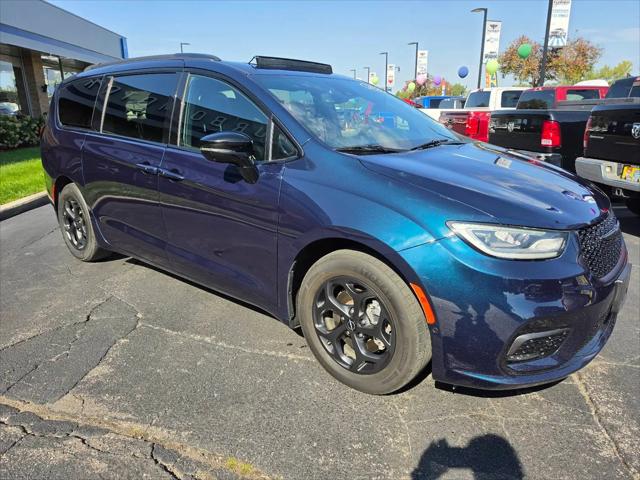 2024 Chrysler Pacifica Hybrid Premium S Appearance Pkg