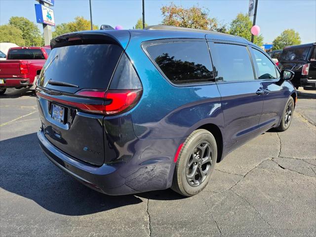 2024 Chrysler Pacifica Hybrid Premium S Appearance Pkg