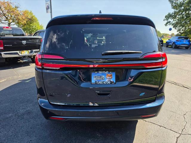 2024 Chrysler Pacifica Hybrid Premium S Appearance Pkg