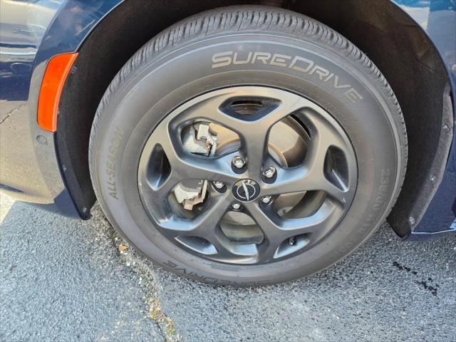 2024 Chrysler Pacifica Hybrid Premium S Appearance Pkg