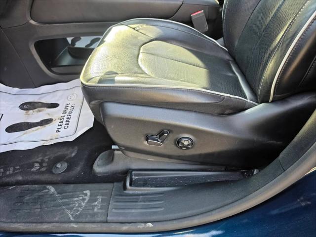 2024 Chrysler Pacifica Hybrid Premium S Appearance Pkg