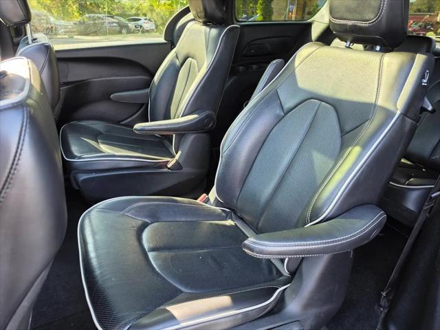 2024 Chrysler Pacifica Hybrid Premium S Appearance Pkg