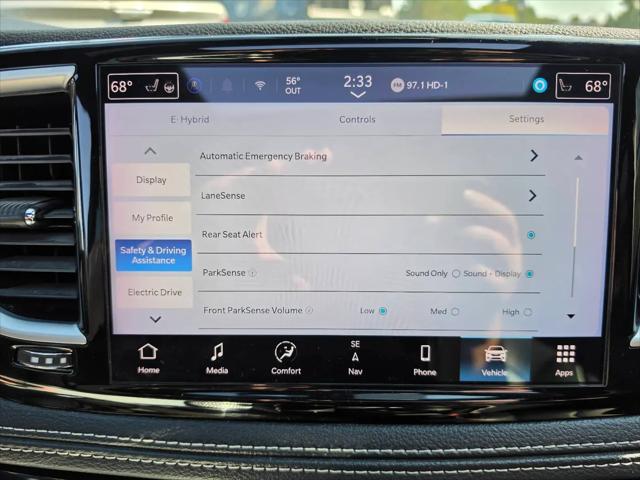 2024 Chrysler Pacifica Hybrid Premium S Appearance Pkg