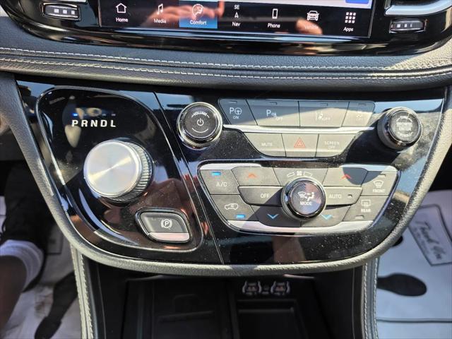 2024 Chrysler Pacifica Hybrid Premium S Appearance Pkg