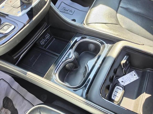 2024 Chrysler Pacifica Hybrid Premium S Appearance Pkg