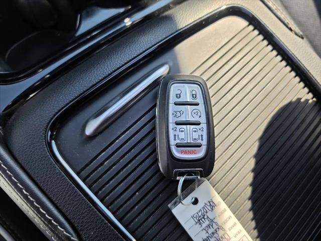 2024 Chrysler Pacifica Hybrid Premium S Appearance Pkg