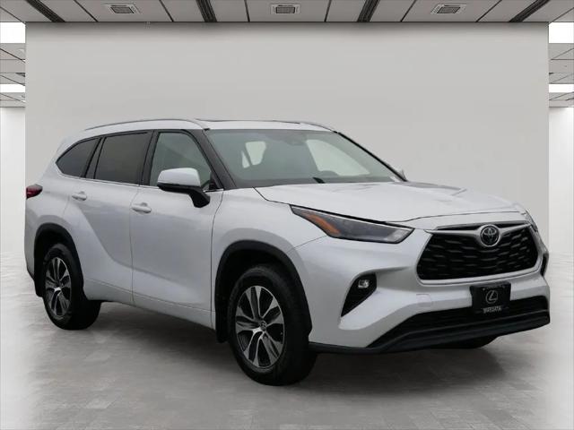 2023 Toyota Highlander XLE for sale in Wayzata, MN