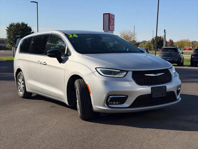 2024 Chrysler Pacifica Touring L for sale near Lancaster, OH