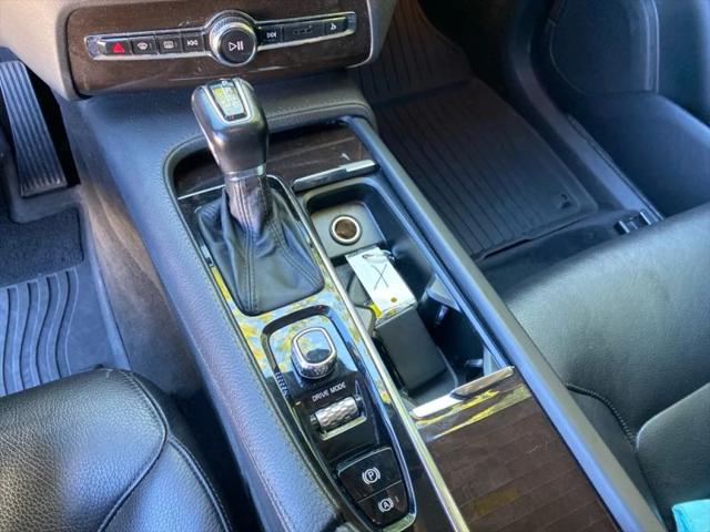 2017 Volvo XC90 T6 Momentum