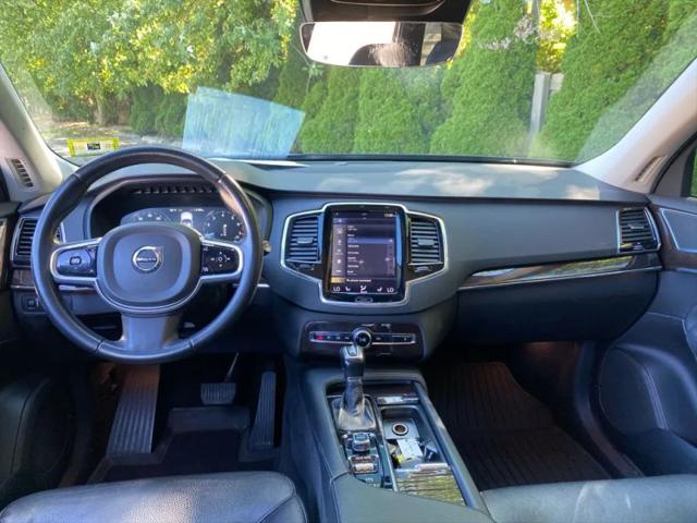 2017 Volvo XC90 T6 Momentum