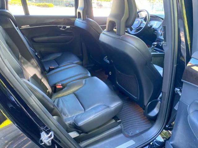 2017 Volvo XC90 T6 Momentum