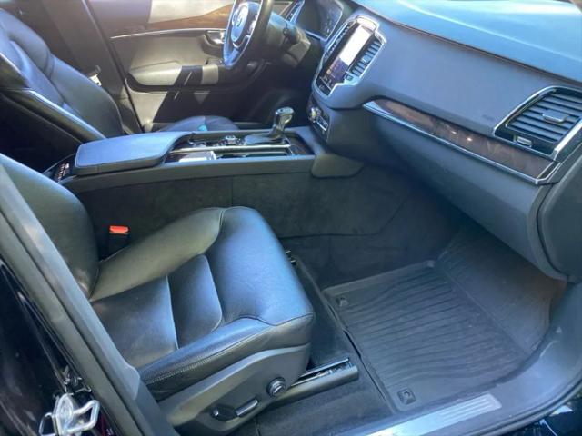 2017 Volvo XC90 T6 Momentum