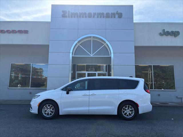 2025 Chrysler Pacifica Select for sale in Sunbury, PA