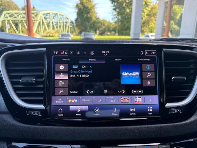 2025 Chrysler Pacifica Select