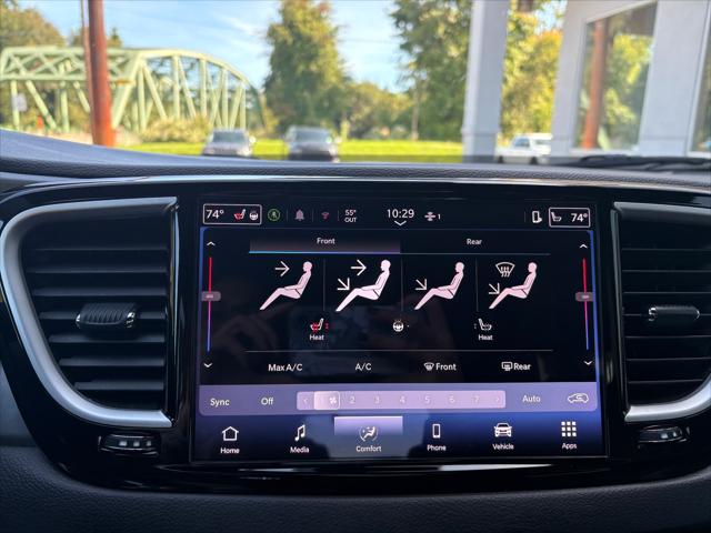 2025 Chrysler Pacifica Select