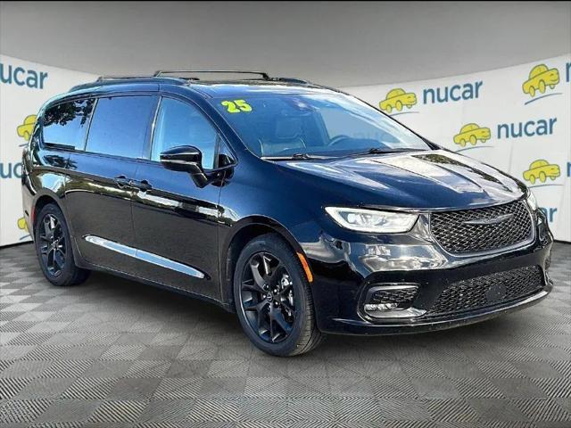 2025 Chrysler Pacifica Limited for sale in Tilton, NH