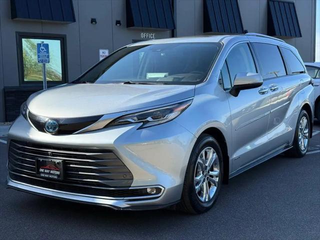 2021 Toyota Sienna Platinum for sale in Burnsville, MN