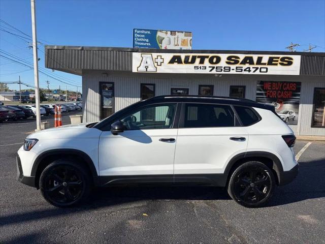 2025 Volkswagen Taos 1.5T SE Black for sale in West Chester, OH