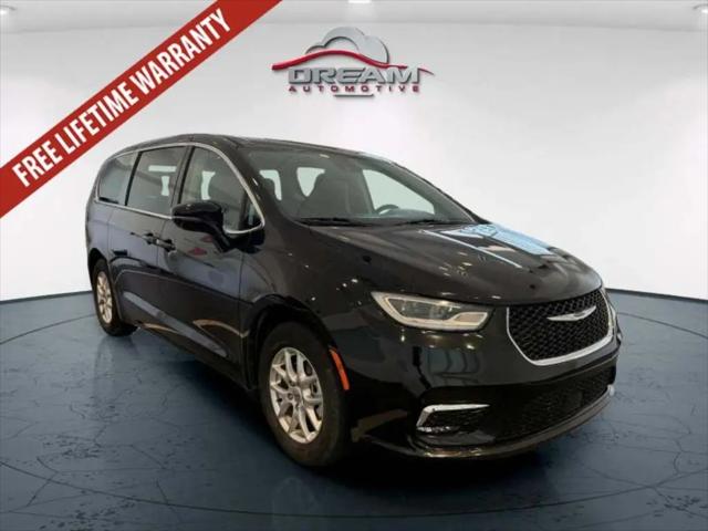 2024 Chrysler Pacifica Touring L for sale in Kansas City, KS