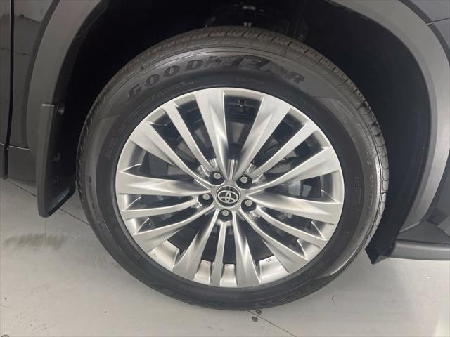 2026 Toyota Highlander Hybrid Platinum