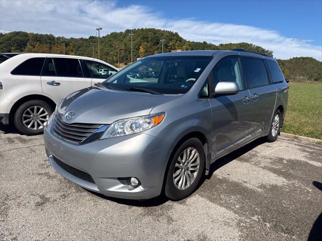 2014 Toyota Sienna XLE V6 8 Passenger