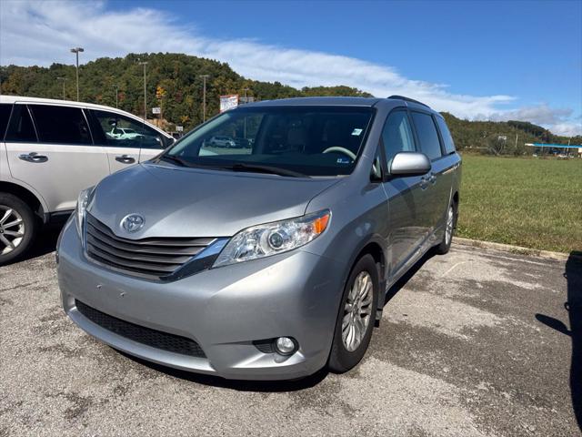 2014 Toyota Sienna XLE V6 8 Passenger