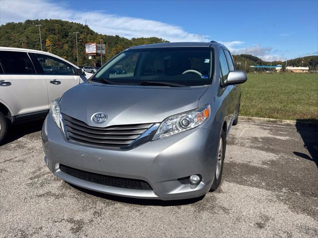 2014 Toyota Sienna XLE V6 8 Passenger