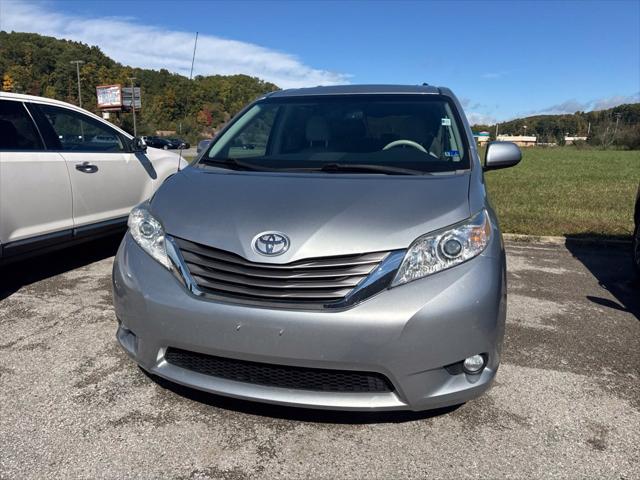 2014 Toyota Sienna XLE V6 8 Passenger