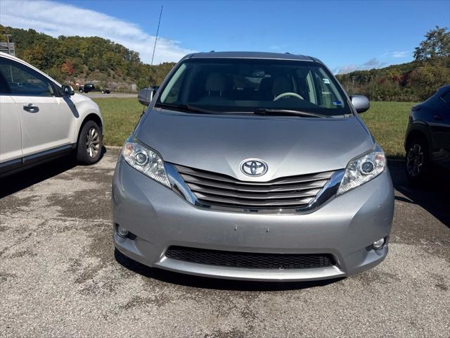 2014 Toyota Sienna XLE V6 8 Passenger