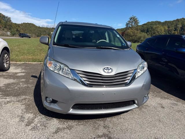2014 Toyota Sienna XLE V6 8 Passenger