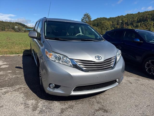 2014 Toyota Sienna XLE V6 8 Passenger
