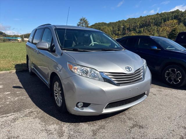 2014 Toyota Sienna XLE V6 8 Passenger
