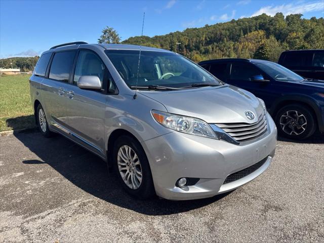 2014 Toyota Sienna XLE V6 8 Passenger
