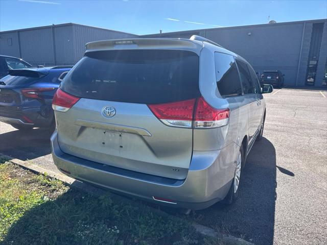 2014 Toyota Sienna XLE V6 8 Passenger
