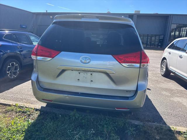 2014 Toyota Sienna XLE V6 8 Passenger